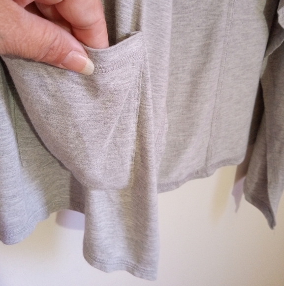 Lightweight jersey knit waterfall lounging cardigan with patch pockets - Picture 3 of 7